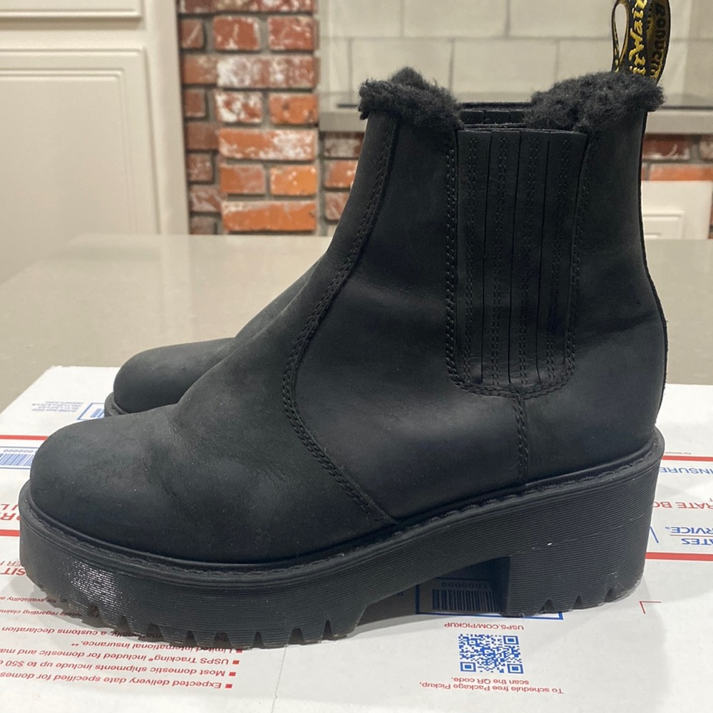 EUC dr martens rometty chelsea womens 9